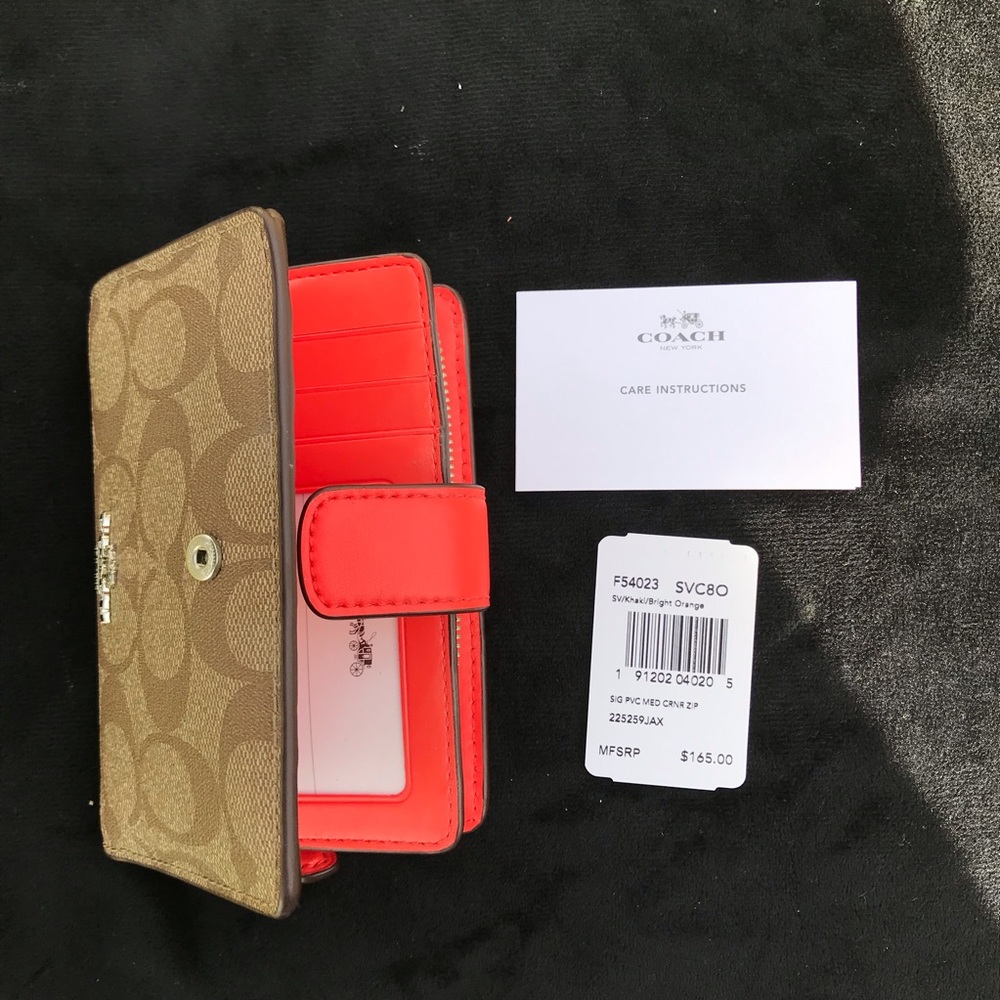Signature Coach Corner Zip Wallet and Coin Purse - Picture 5 of 5